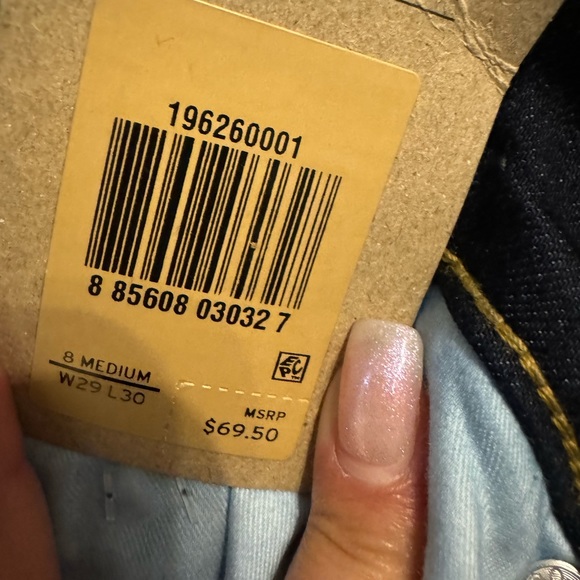 Brand new Levi’s 311 shaping skinny jeans! - Picture 2 of 2